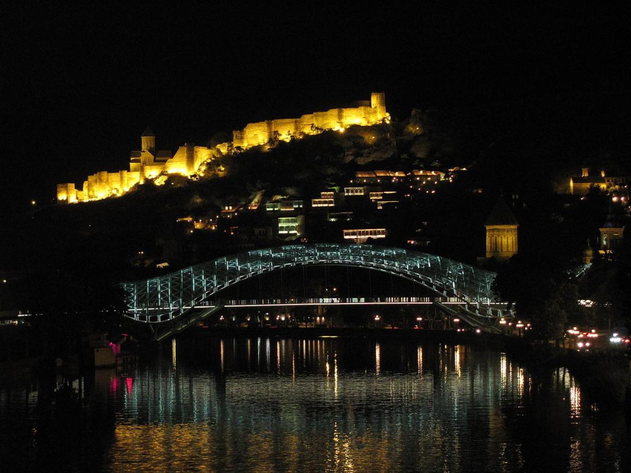 Visit Hotel Tbilisi Esterno foto